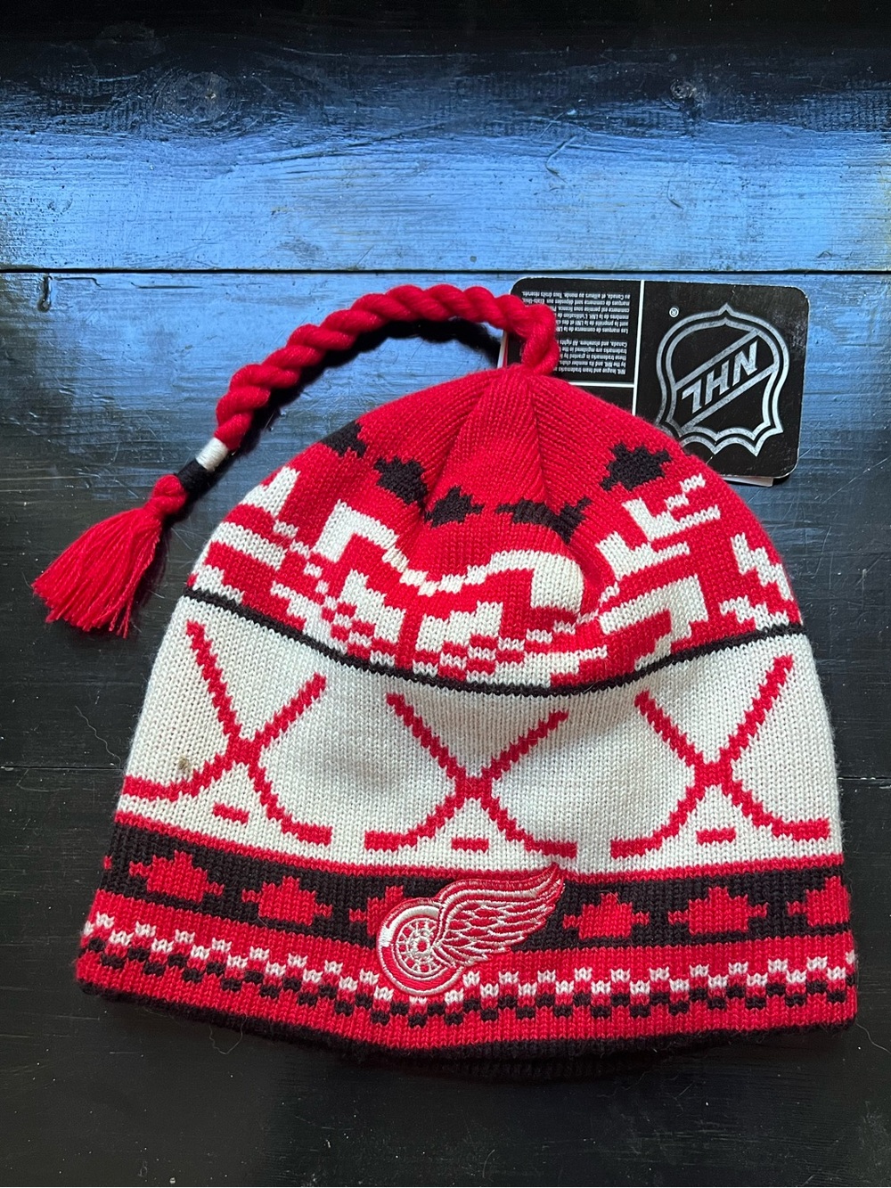 NHL - Redwings - Red & White Pom Knit Beanie Hat